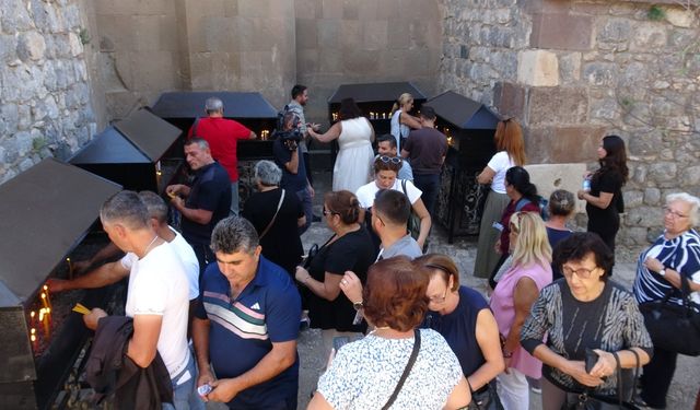 Tarihi Akdamar Kilisesi'ndeki 13'üncü ayin