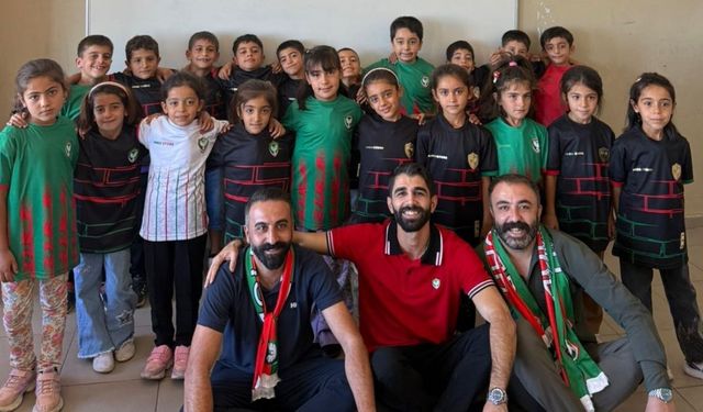 Ultramed'den köy okuluna Amedspor sürprizi