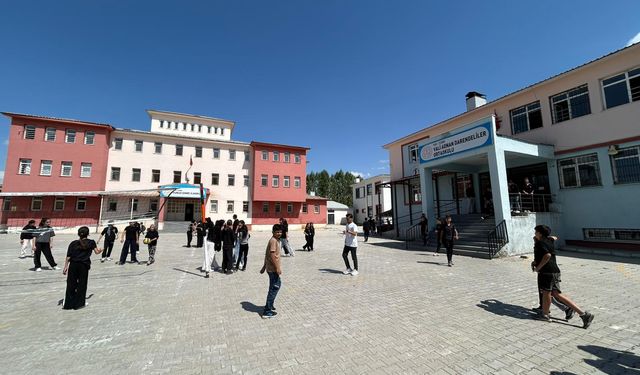 Van'daki bazı okullarda zil uygulaması kaldırıldı