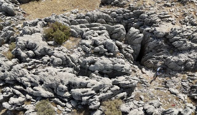 Yüzyıllardır süren gelenek: Mağarada saklanıyor