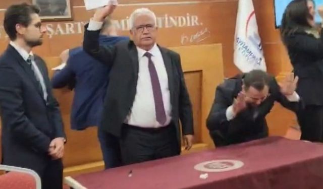 AK Parti’nin itirazı üzerine Bayrampaşa başkan vekili seçimi iptal edildi