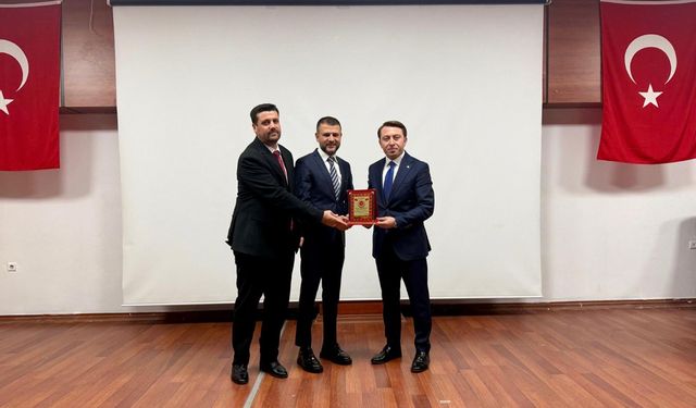 Diyarbakır'da belediye başkanına plaket
