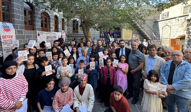 Diyarbakır’da çocukların şiirleri kitap oldu