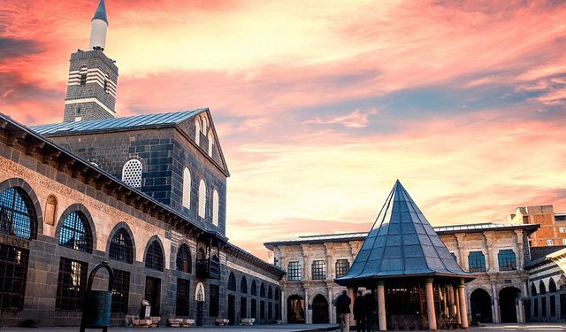 Kimileri Hâlâ İbadete Açık, Kimileri Harabe: Diyarbakır’daki Bu Kiliseleri Duyunca Çok Şaşıracaksınız!