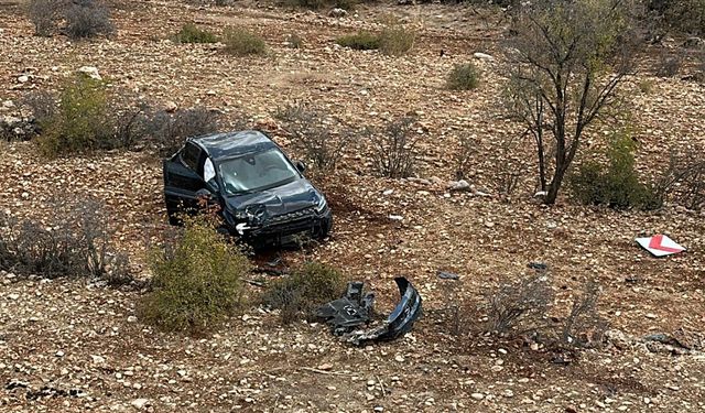 Kontrolden çıkan otomobil şarampole devrildi