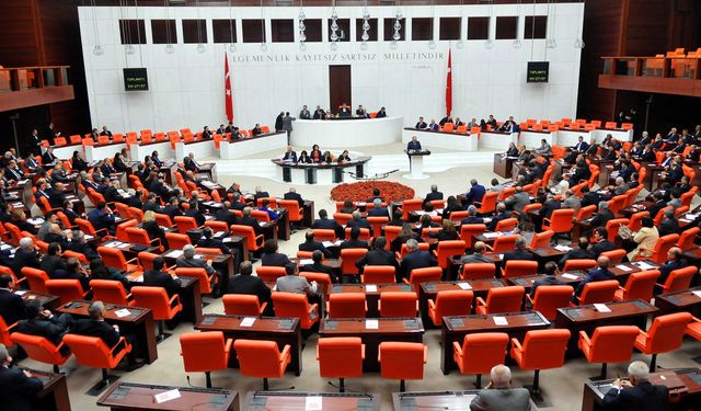 Meclis olaylı açılıyor