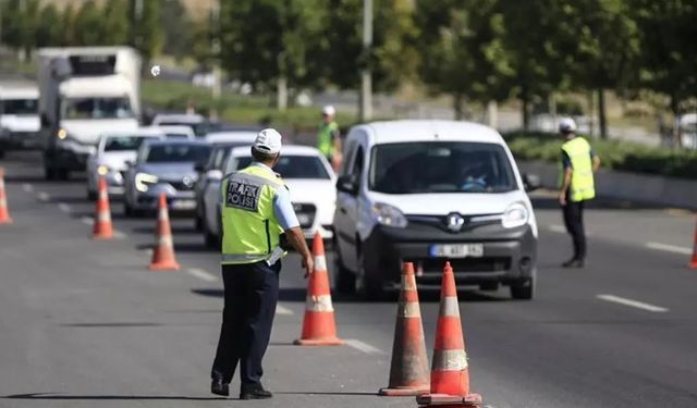 Trafikte yeni dönem başlıyor: Ehliyetler geri alınacak, cezalar katlanıyor