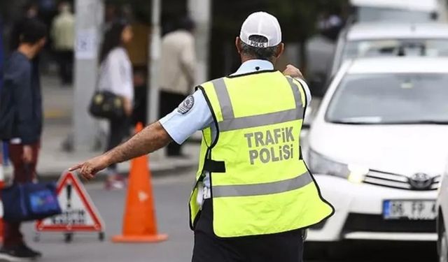 Araç sahiplerini şaşırtan karar: Trafik cezaları resmen askıya alındı