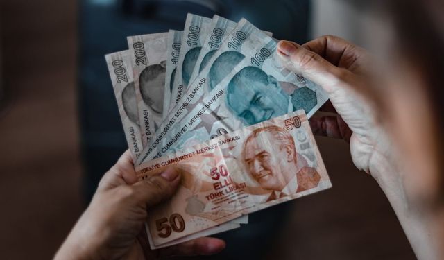 Asgari ücretliler 9 ayda 5 bin 621 TL kaybetti! 2026 zammı da çare olmayabilir
