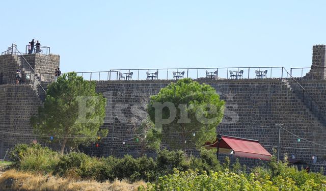UNESCO’daki surlara ihanet!  İşgal tarih tanımadı