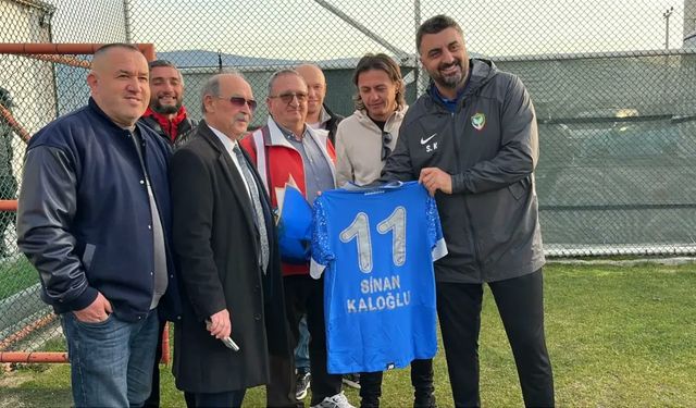 Amedspor hocası Kaloğlu, çiçeklerle karşılandı