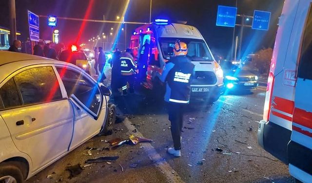 Bingöl'de iki otomobil çarpıştı: 4 yaralı