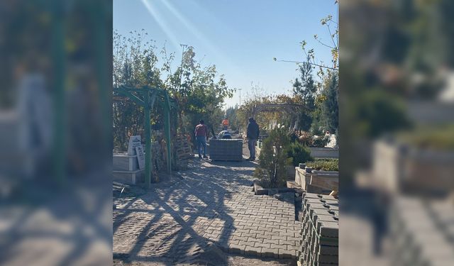 Diyarbakır’da belediyeden mezarlığa neşter!