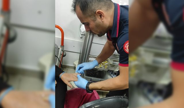 Hastanelik olan kadının yardımına, itfaiye ekipleri yetişti