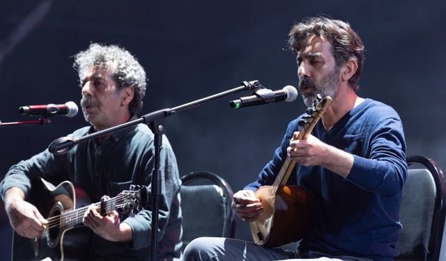 Metin & Kemal Kahraman “Ferfecir”i 25 yıl sonra Diyarbakır’da yeniden yorumluyor