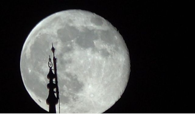 Şişkin ay, Van’da görsel şölen sundu