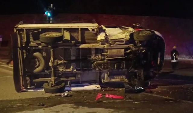 Devrilen pikaptaki 2'si çocuk 6 kişi yaralandı