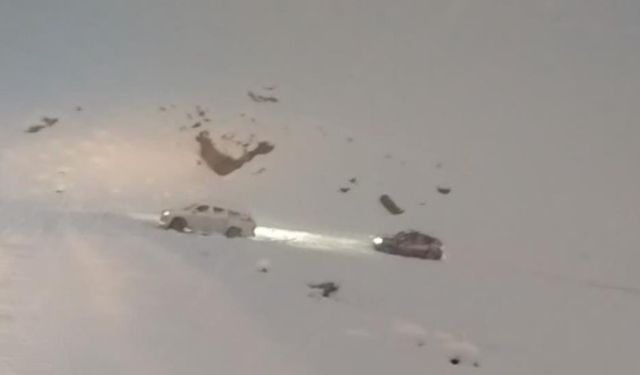 Yoğun karda mahsur kalan vatandaşlar kurtarıldı