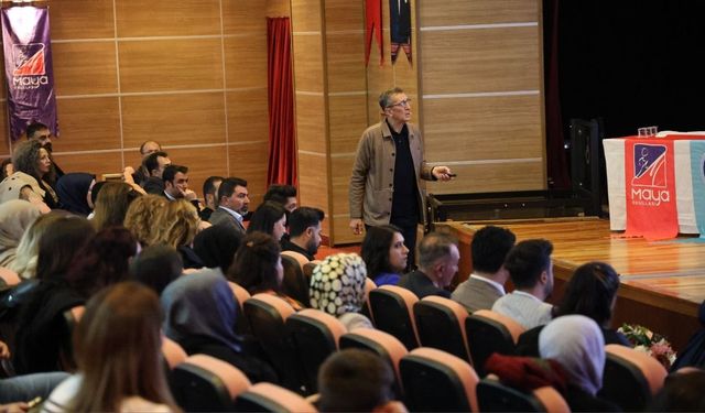 Eski Milli Eğitim Bakanı Selçuk, Diyarbakır’da öğretmen ve velilerle buluştu