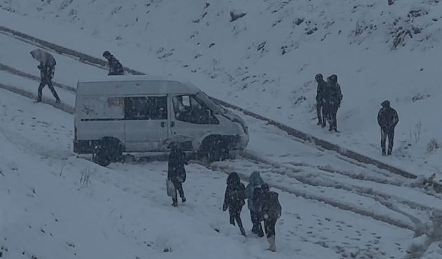 Hakkari Yüksekova yoğun kara teslim