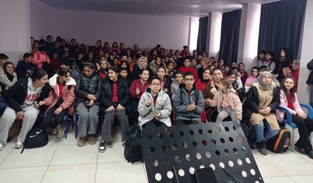 Mardin’de öğrenciler LGS öncesi moral konserinde coştu