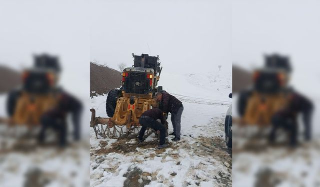 Pervari'de grup köy yolu kar nedeniyle kapandı!