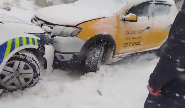 Şırnak'ta buzlanma zincirleme kazaya neden oldu