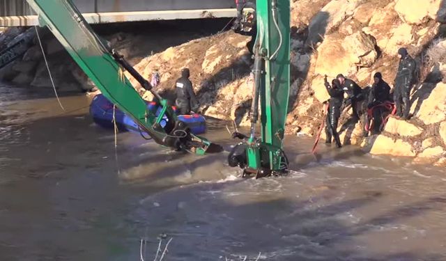 Otomobil sulama kanalına düştü: 4 kişi aranıyor