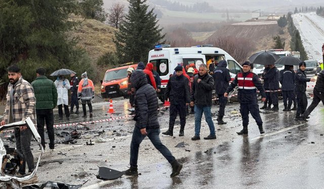 Adıyaman'da yolcu otobüsü ile otomobil çarpıştı: 3 kişi öldü