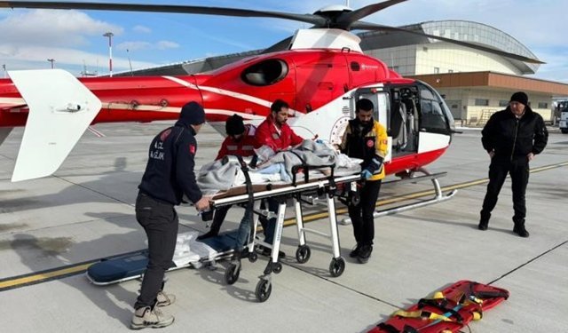 Bahçesaray’da kazada yaralandı, helikopterle Van'a nakledildi