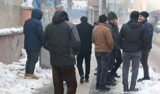 Diyarbakır'da tahliye edilen bina sakinleri, hırsızlığa karşı nöbette