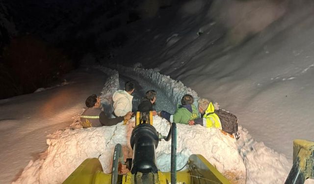 Hakkâri’de mahsur kalan işçiler 3 gün sonra kurtarıldı
