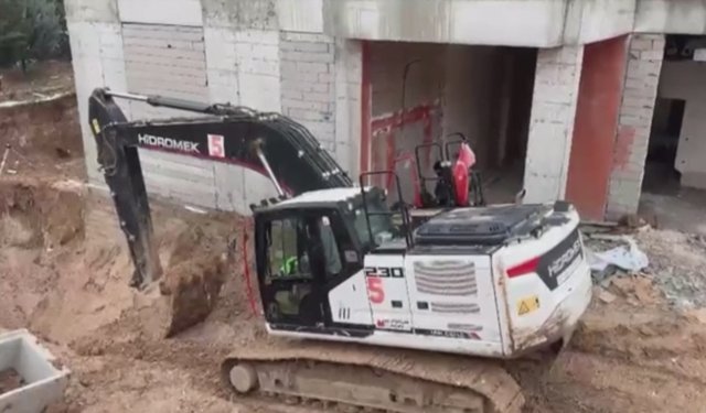 İş makinesiyle duvar arasında sıkışan işçi öldü