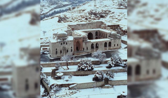 Mardin Kasımiye Medresesi’nde kar zarafeti