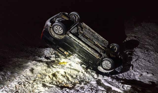 Şarampole devrilen araçtaki 5 kişi yaralandı