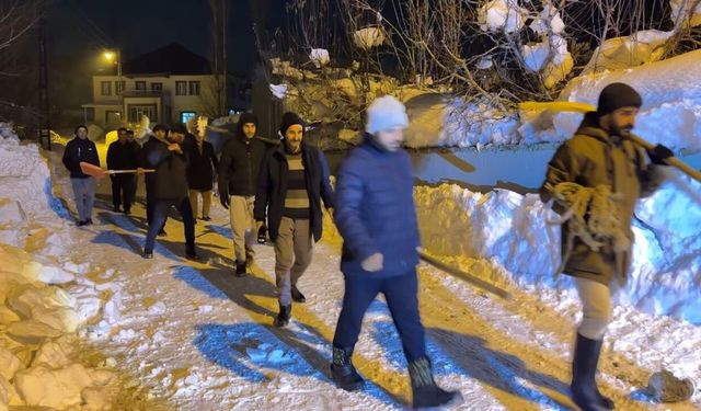 Cemaat namazdayken çatı çöktü