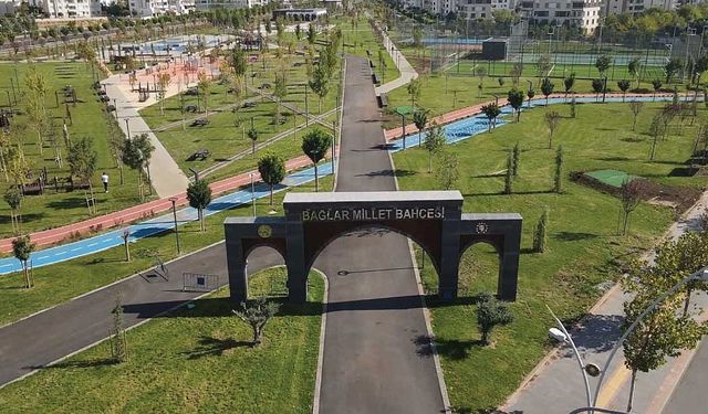 Diyarbakır’da parka giren motosiklet dehşet saçtı!