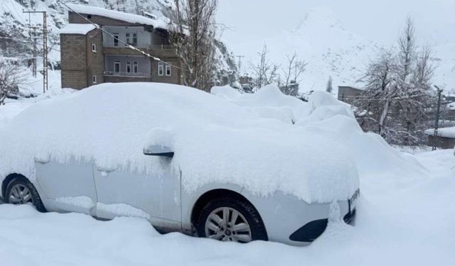 Hakkari’de 210 köy ve mezranın yolu kapandı