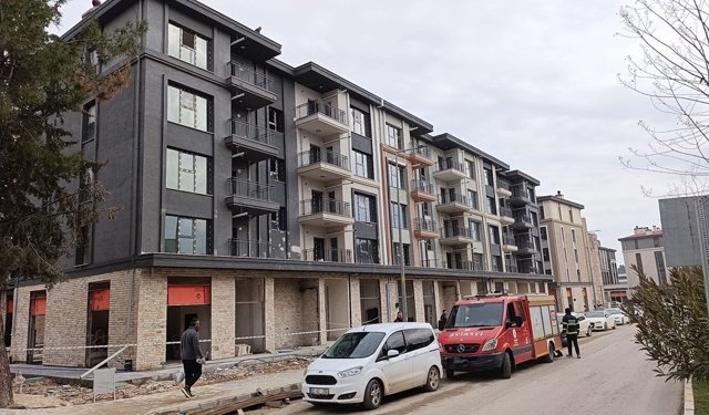 6 ay ücret alamayan işçiler çatıya çıktı