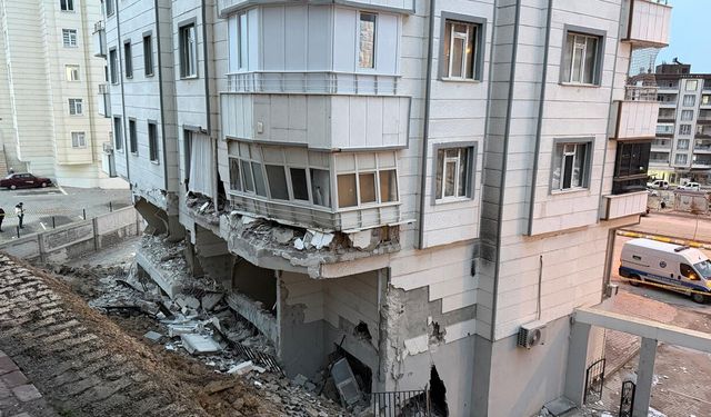 İstinat duvarı yıkıldı, 5 katlı bina boşaltıldı