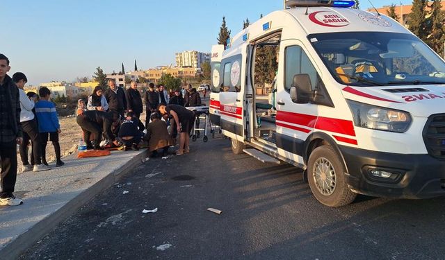 Şanlıurfa'da işçi minibüsü direğe çarptı: 15 yaralandı