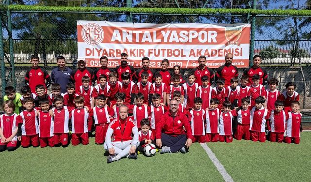 Antalyaspor'un Diyarbakır'daki akademisinden sağlık atölyesi