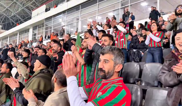 Amedspor tribünlerinde dayanışma buluşması