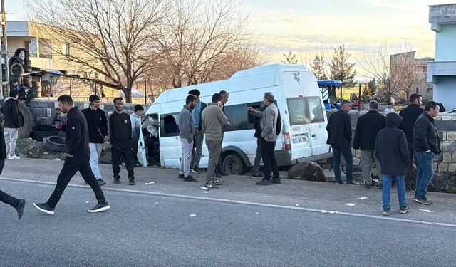 Diyarbakır'da feci kaza: 12 yaralı