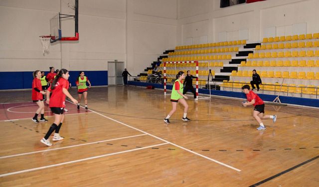 Diyarbakır’da kadın hentbolmunda devrim