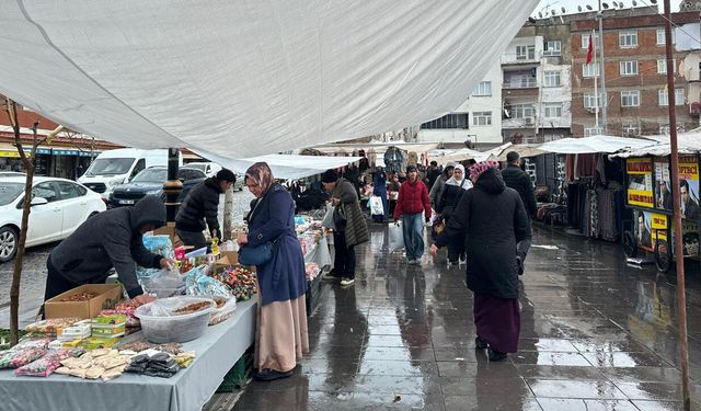 Diyarbakırlılar yağışlı havayı dinlemedi