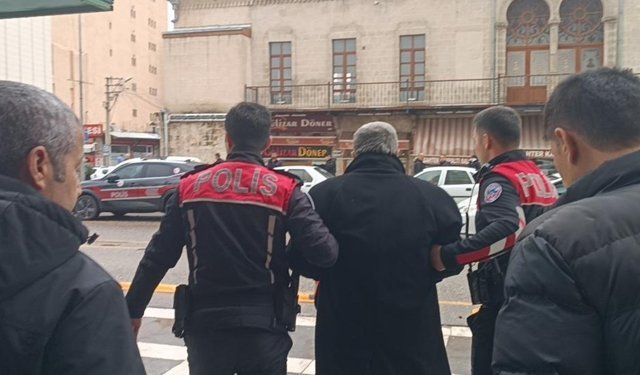 Maske takıp kardeşini vurdu