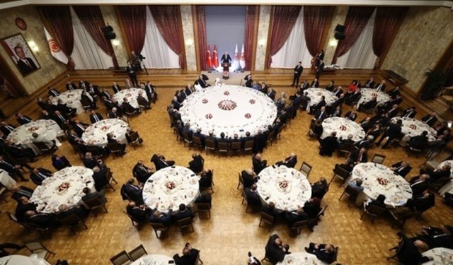 Meclis Komisyonu üyeleri iftarda buluştu