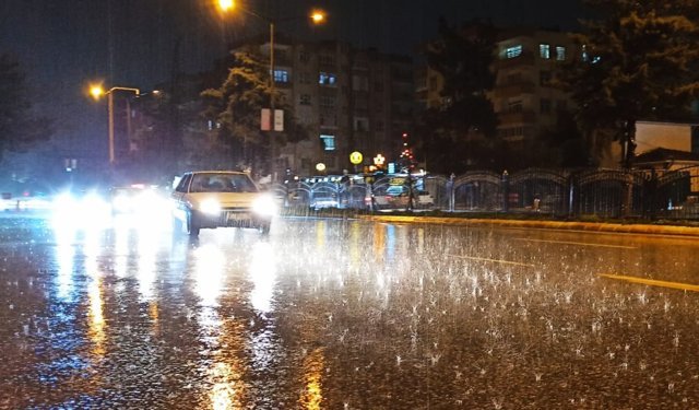 Şanlıurfa'da sağanak nedeniyle 4 ilçede eğitime ara verildi