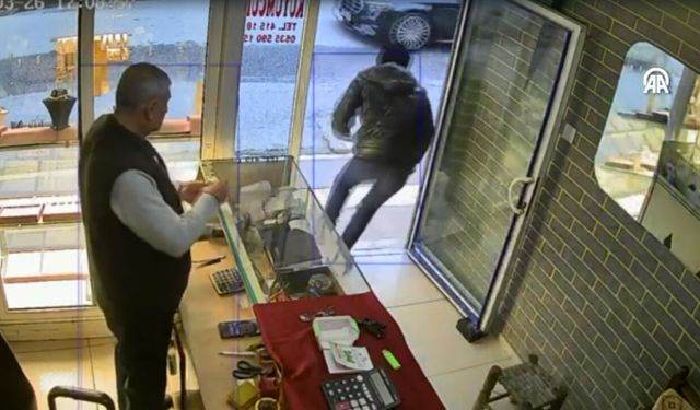 Mardin'de kuyumcudan yüzüğün çalınma anı görüntülendi